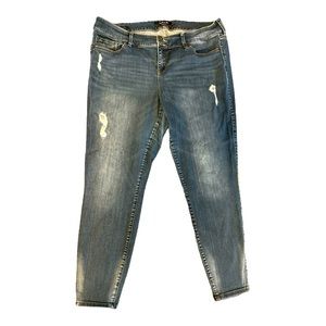 Torrid Premium Denim High Rise Distressed Jegging Size 22T